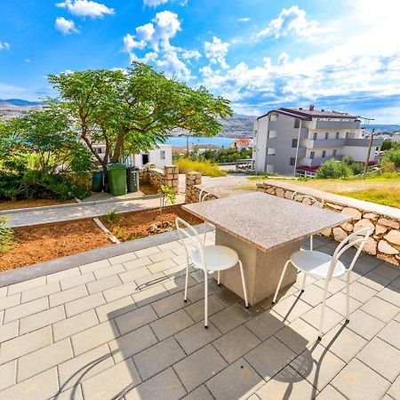 Apartments Lili Паг Екстериор снимка