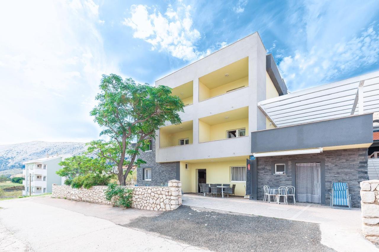 Apartments Lili Паг Екстериор снимка