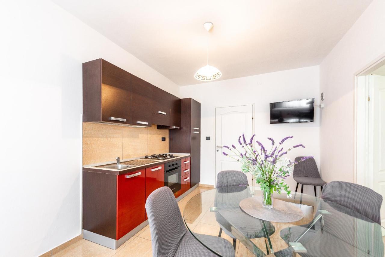 Apartments Lili Паг Екстериор снимка