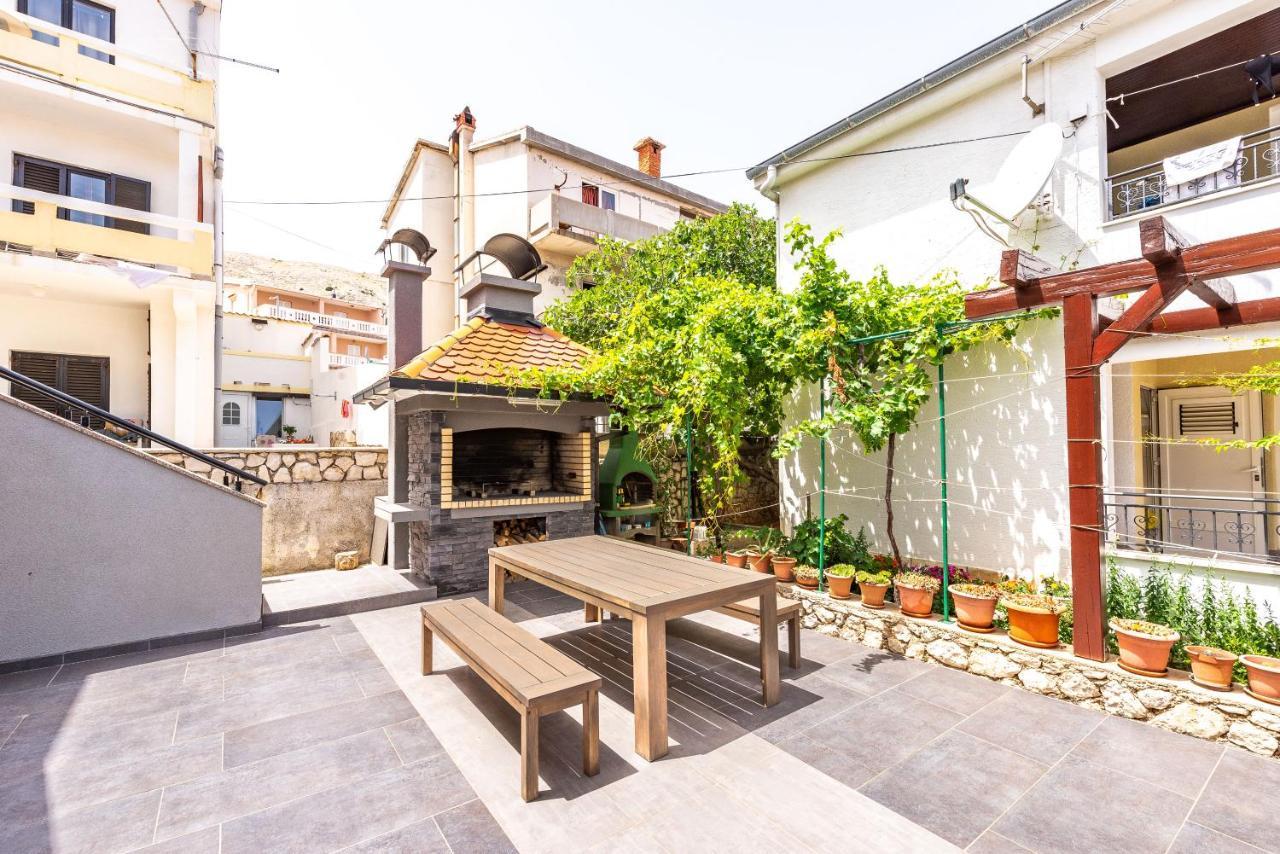 Apartments Lili Паг Екстериор снимка