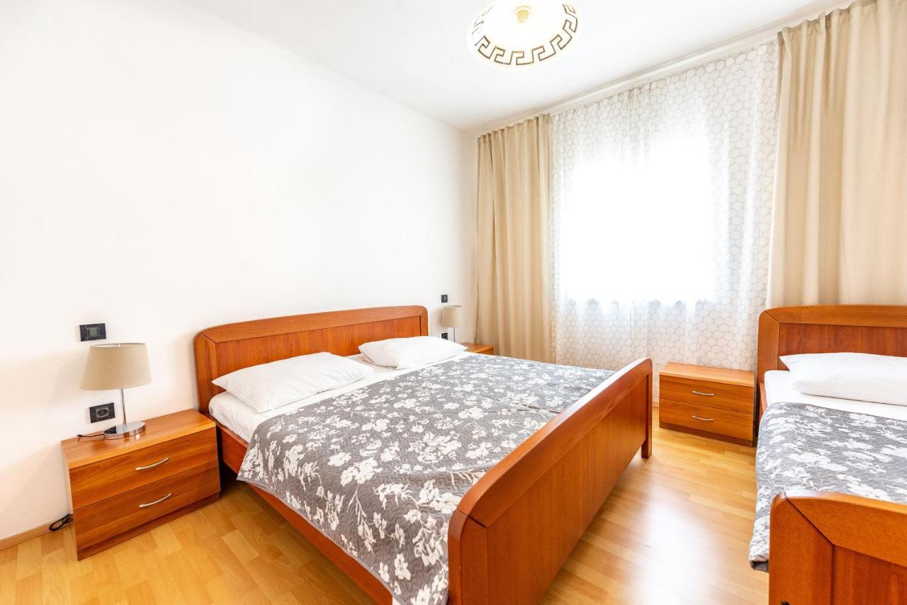 Apartments Lili Паг Екстериор снимка
