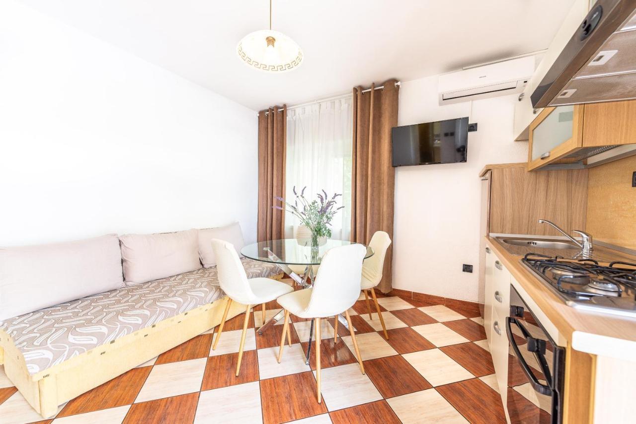Apartments Lili Паг Екстериор снимка
