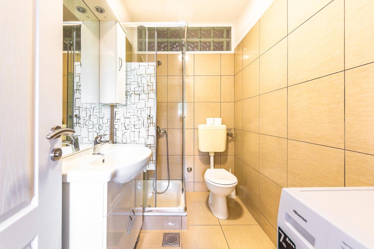 Apartments Lili Паг Екстериор снимка