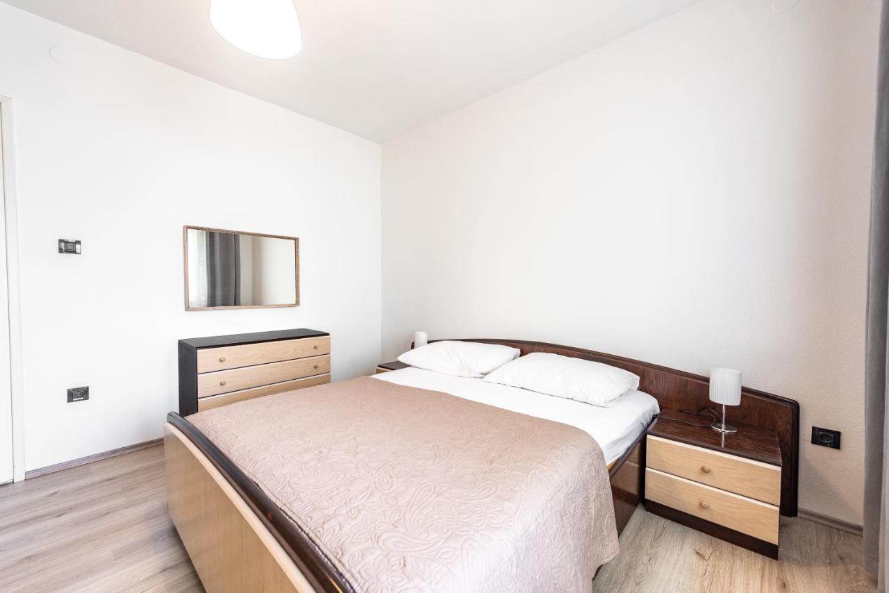 Apartments Lili Паг Екстериор снимка