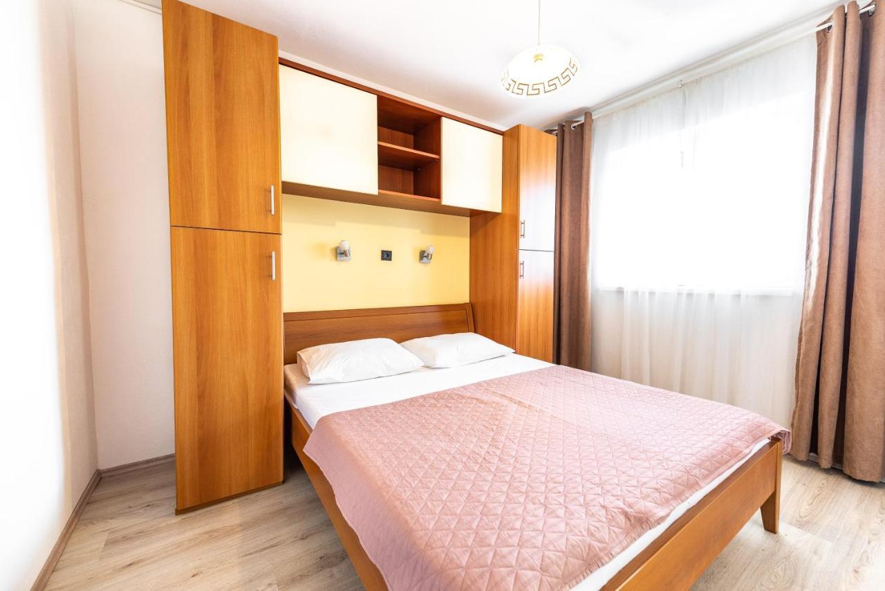 Apartments Lili Паг Екстериор снимка