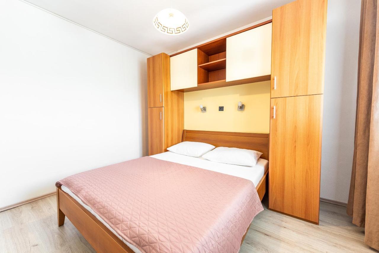 Apartments Lili Паг Екстериор снимка