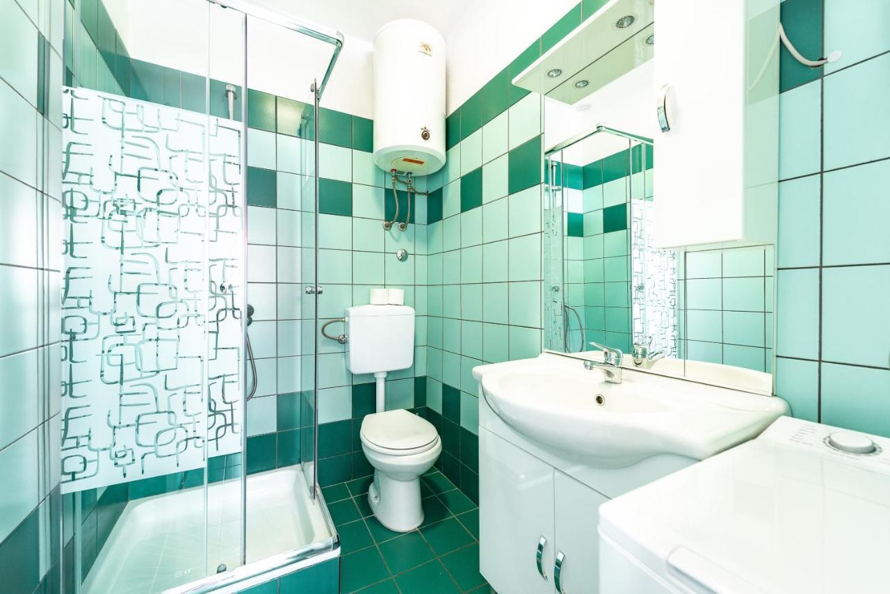 Apartments Lili Паг Екстериор снимка