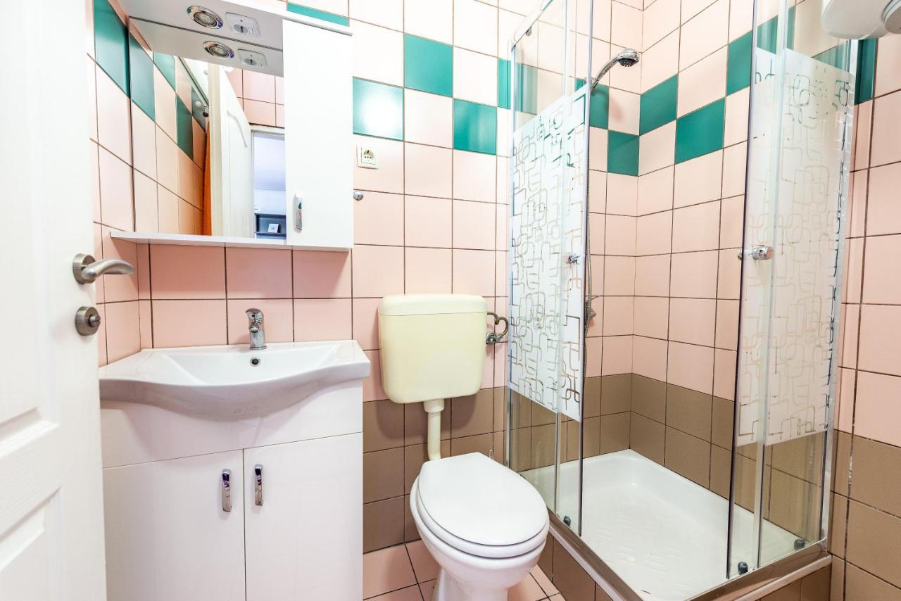 Apartments Lili Паг Екстериор снимка