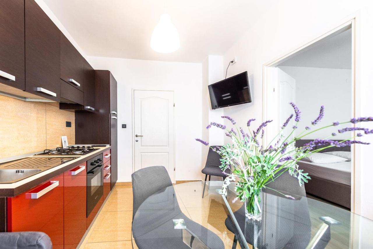 Apartments Lili Паг Екстериор снимка