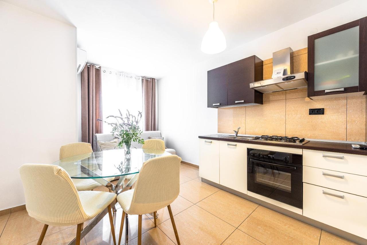 Apartments Lili Паг Екстериор снимка