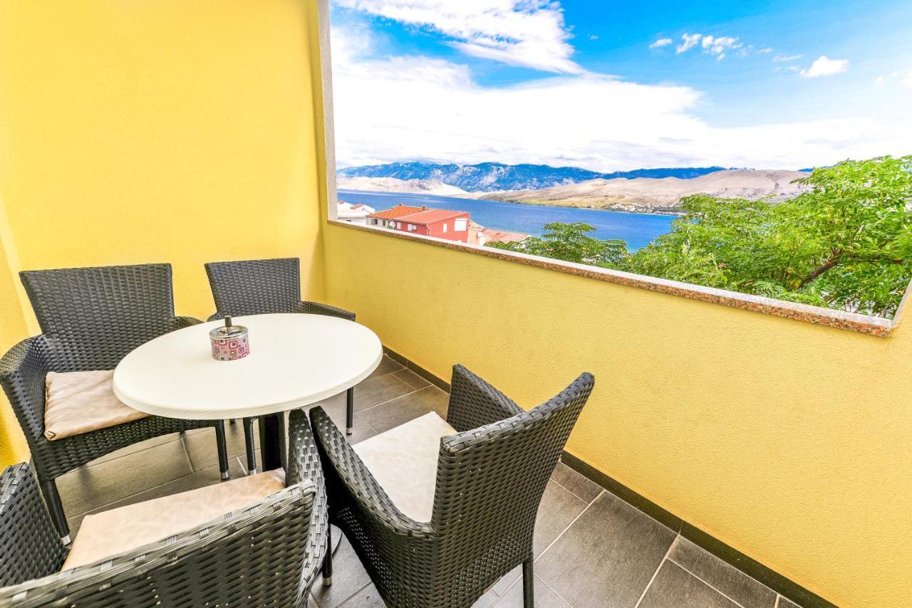 Apartments Lili Паг Екстериор снимка